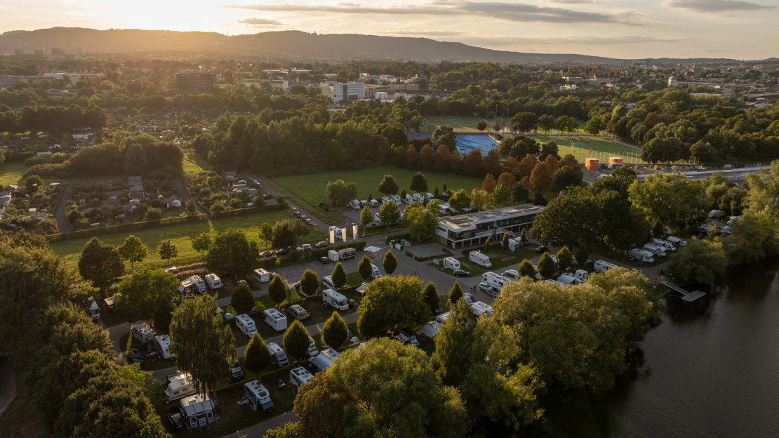 Luftaufnahme mit Blick über den Campingplatz Kassel