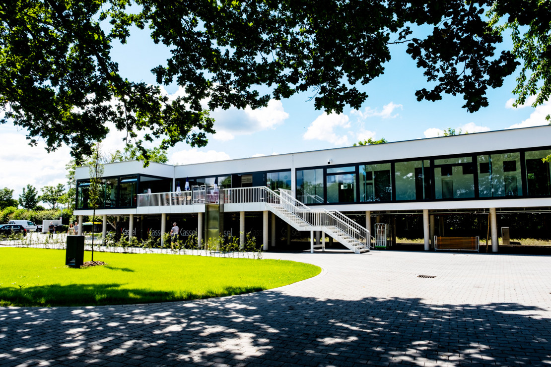 Modern sanitary building with barrier-free facilities at the Kassel campsite