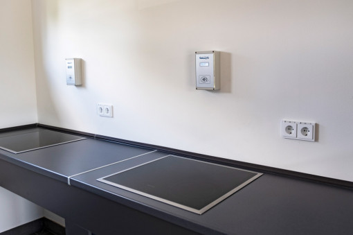 Modern cooking facilities in the functional building of the Kassel campsite