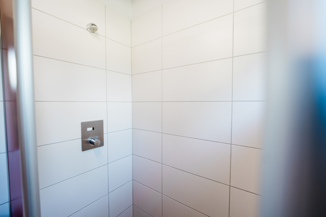 Detailed view of a shower in the functional building of the Kassel campsite